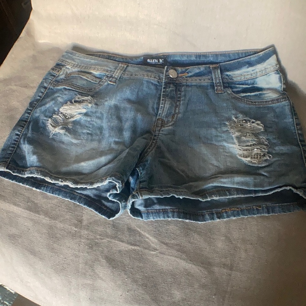 NWOT Allen B by Allen Schwarz distressed jean shorts